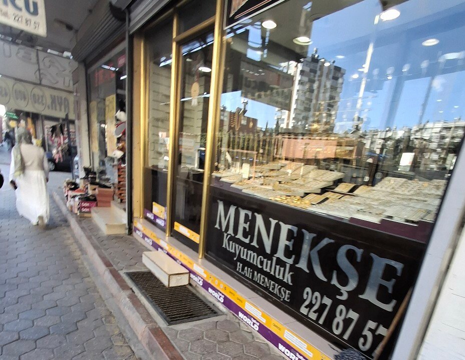 Menekşe Kuyumculuk Fotoğraf 3