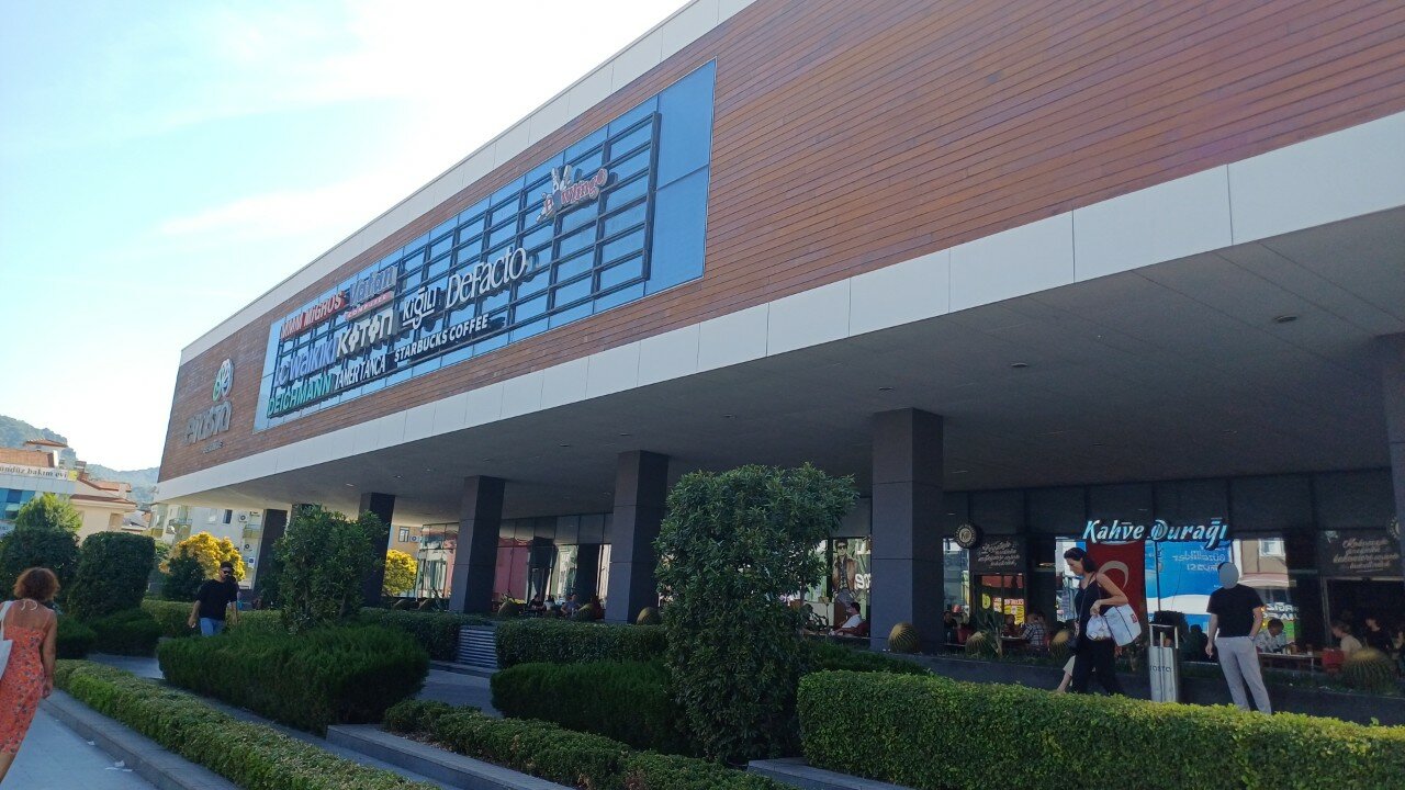 Selena Gumus Fotoğraf 2